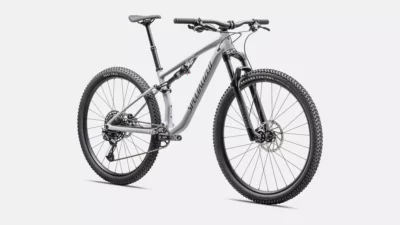 velo de la marque specialized de couleur dove grey/ashen grey