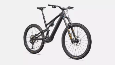velo de la marque specialized de couleur carbon/burnt gold metallic