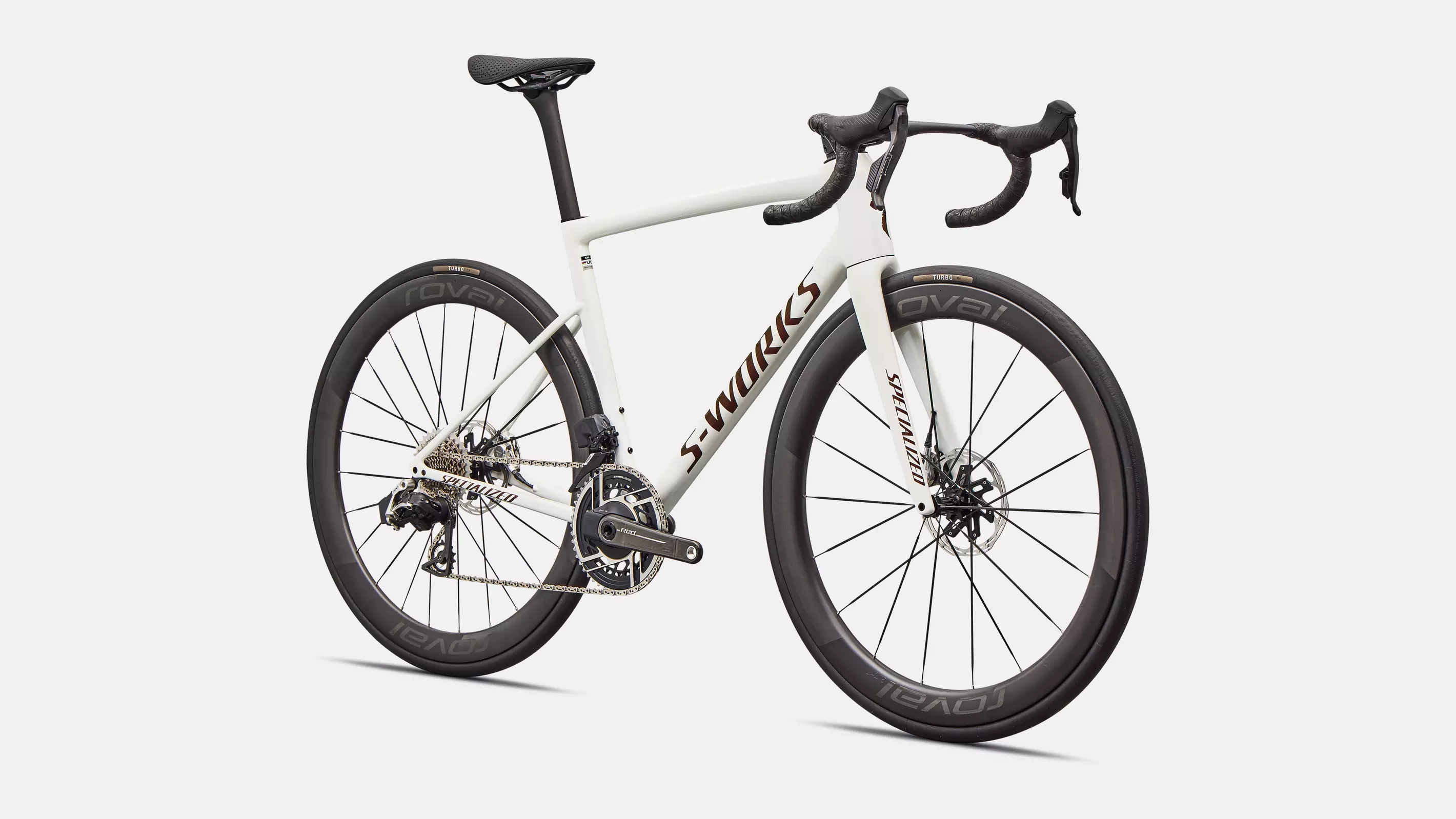 velo de la marque specialized de couleur metwhtsil/cmlnredgld/blk
