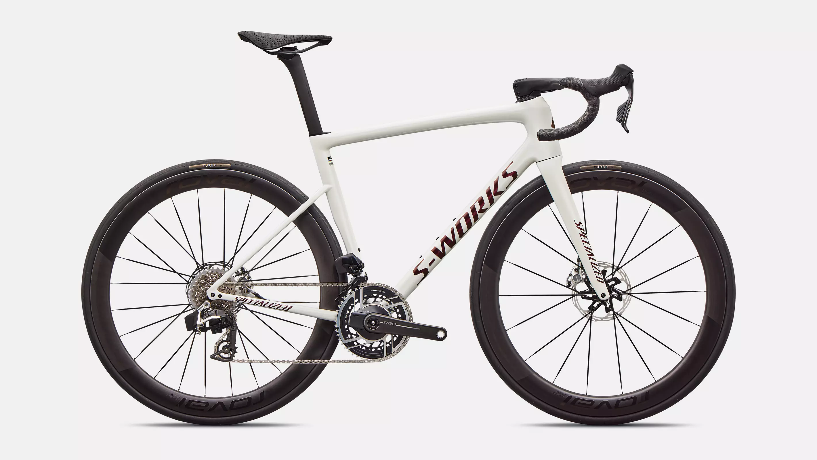 velo de la marque specialized de couleur metwhtsil/cmlnredgld/blk