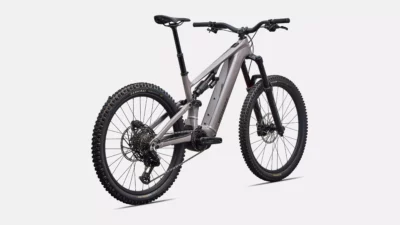 vae de la marque specialized de couleur dsrtmet/metobsd