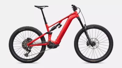 vae de la marque specialized de couleur redwood/bordeaux metallic
