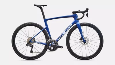 velo de la marque specialized de couleur pacific blue metallic/white