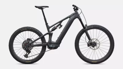 vae de la marque specialized de couleur carb/dlmmet/brshcp